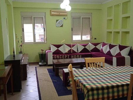 Jepet me qera apartament 1+1 ne Rrugen e Durresit