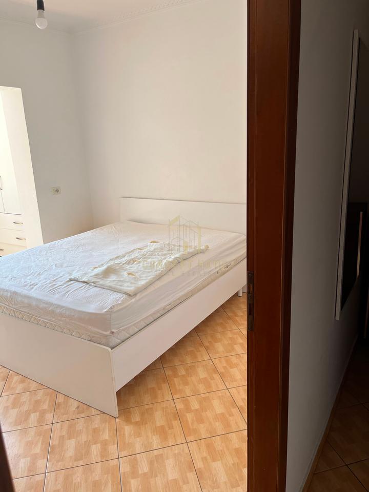Jepet me qera apartament 1+1 ne Porcelan