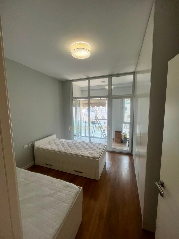 For rent 2+1+2 at Komuna e Parisit