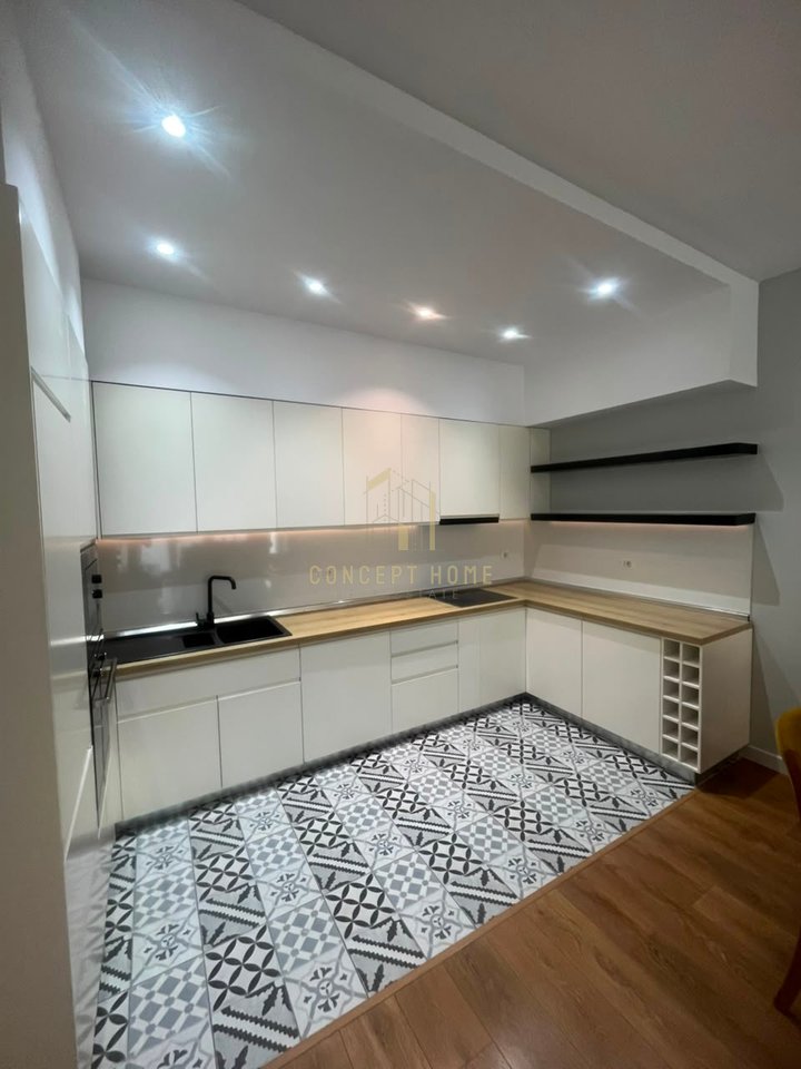 For rent 2+1+2 at Komuna e Parisit