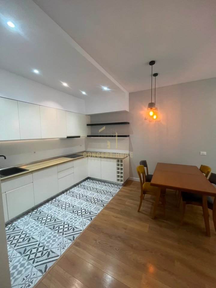 For rent 2+1+2 at Komuna e Parisit