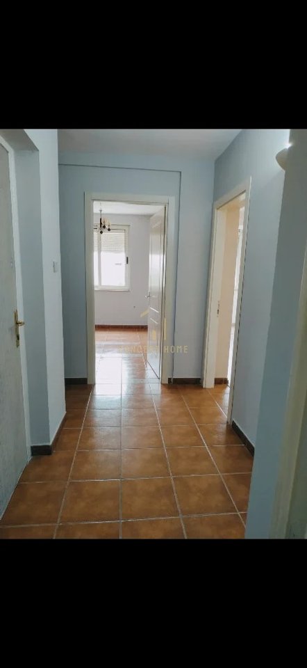 Jepet me qera apartament per banim ose aktivitet zyre 1+1 tek 21 Dhjetori