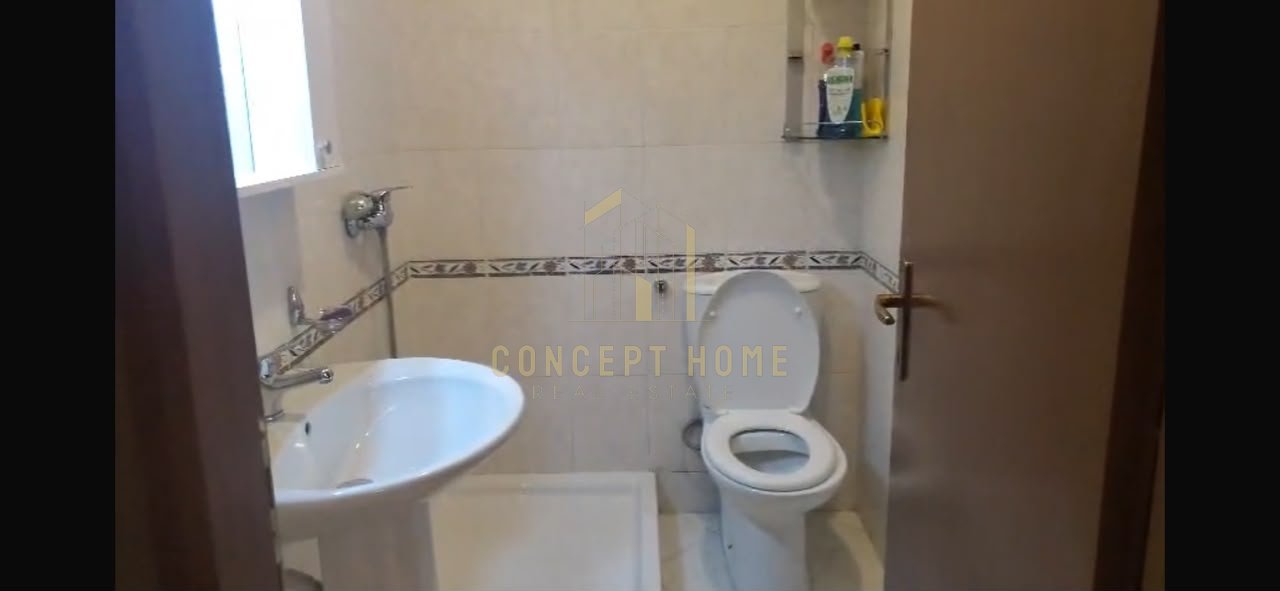 Affittasi appartamento 3+1+2+garage in via Elbasani