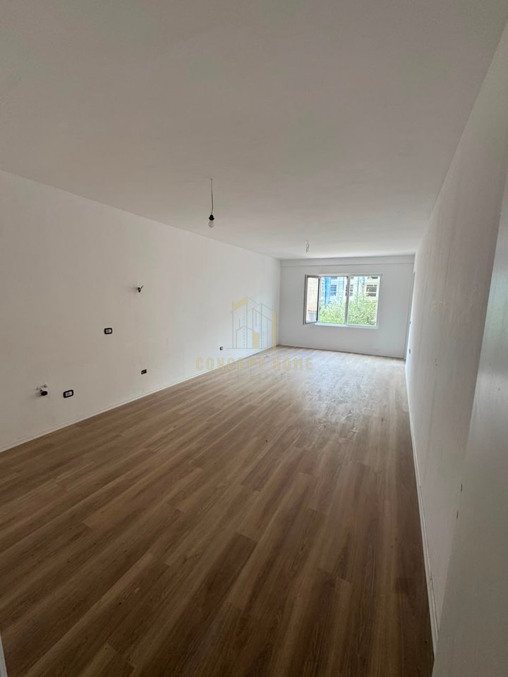 Shitet apartament 2+1ne Paskuqan