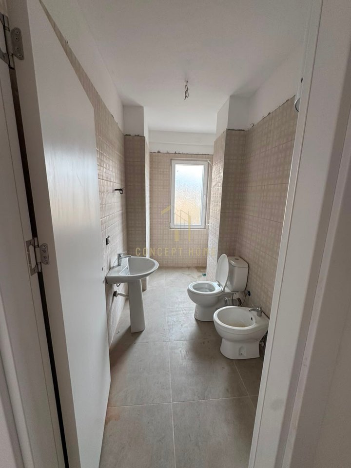 Shitet apartament 2+1ne Paskuqan
