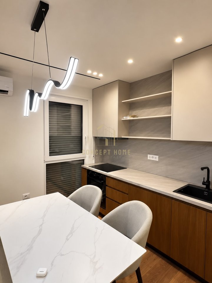 Jepet me qera apartament 1+1+post parkimi tek Xhamlliku