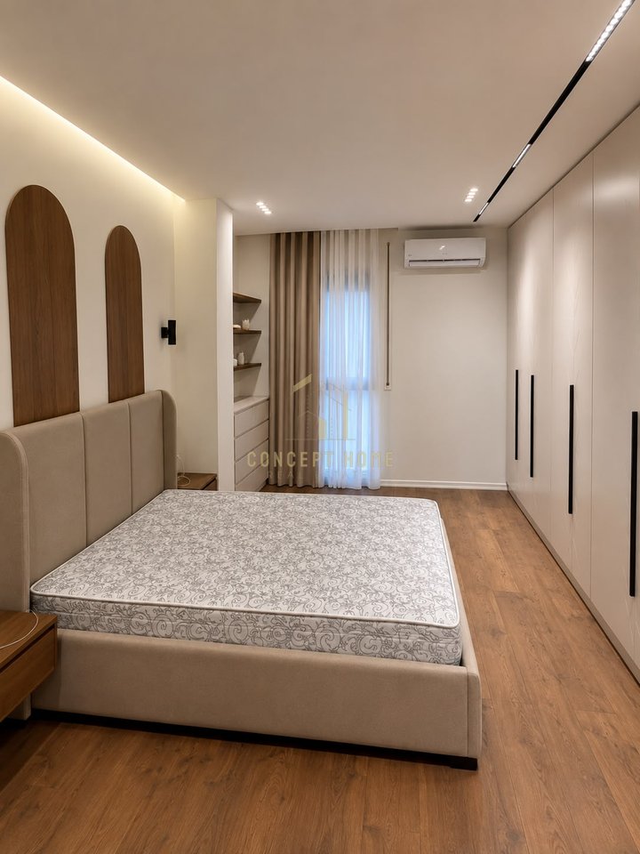 Jepet me qera apartament 1+1+post parkimi tek Xhamlliku