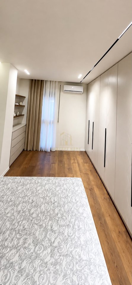 Jepet me qera apartament 1+1+post parkimi tek Xhamlliku