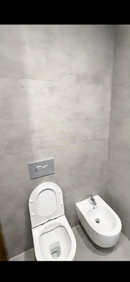 Jepet me qera apartament 1+1+post parkimi tek Xhamlliku