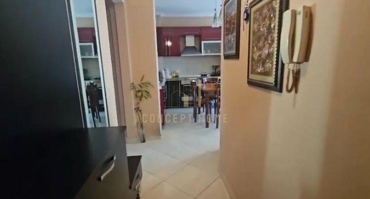 Shitet apartament 2+1+2 tek Komuna e Parisit