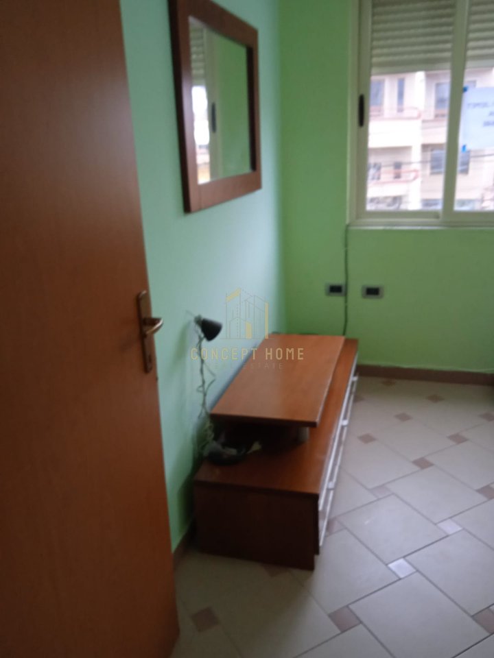 Jepet me qera apartament 1+1 ne Rrugen e Durresit