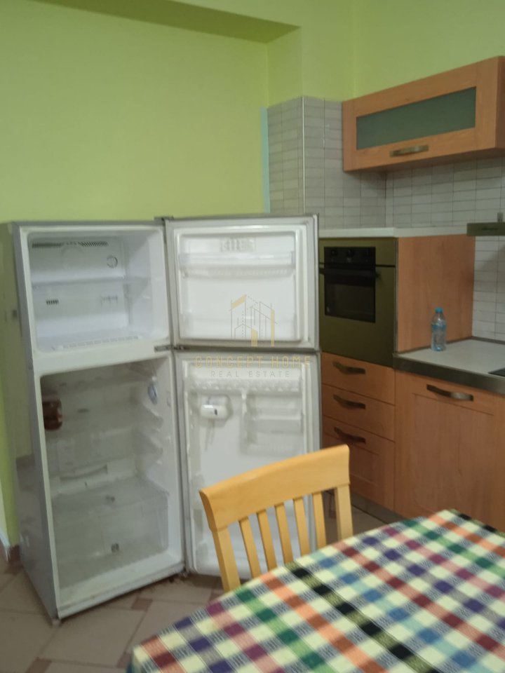 Jepet me qera apartament 1+1 ne Rrugen e Durresit