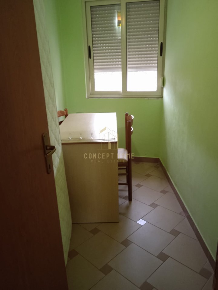 Jepet me qera apartament 1+1 ne Rrugen e Durresit