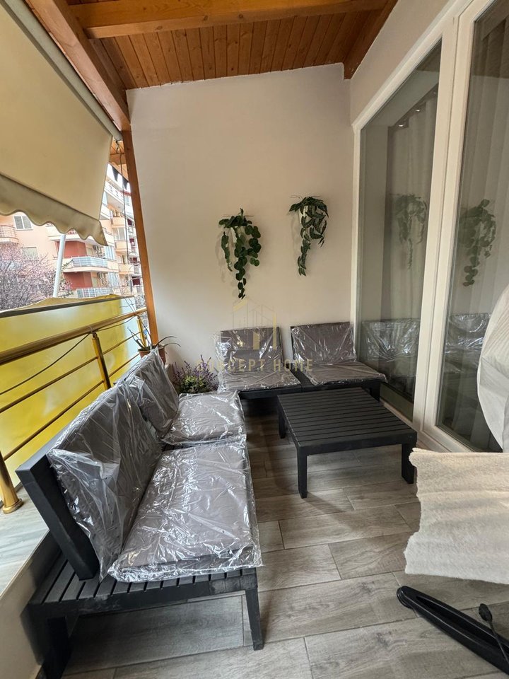 Jepet me qera Apartament 1+1 tek Kopshti Botanik