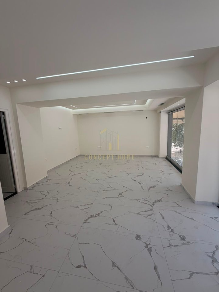 Jepet me qera ambient Biznesi Allias/700 euro