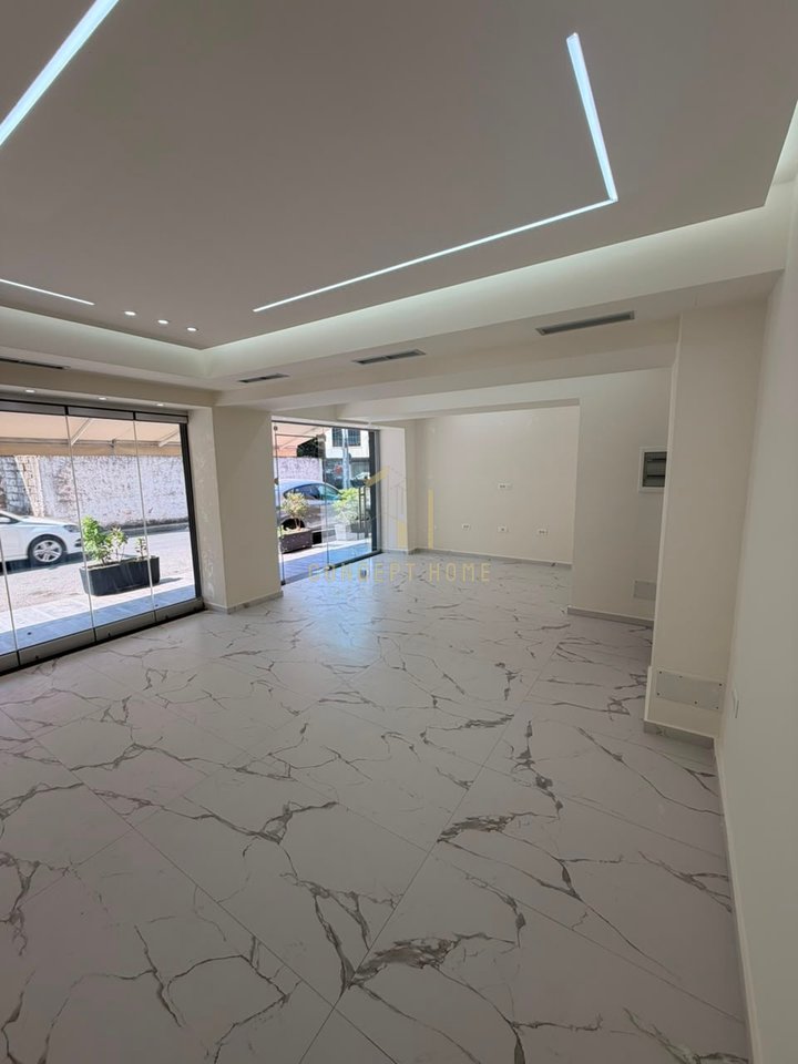 Jepet me qera ambient Biznesi Allias/700 euro