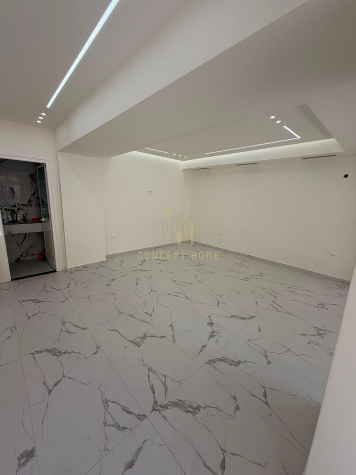 Jepet me qera ambient Biznesi Allias/700 euro