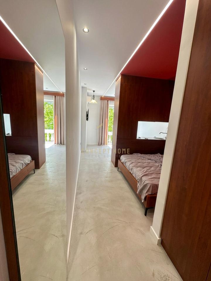 2 Studios for rent in the Center