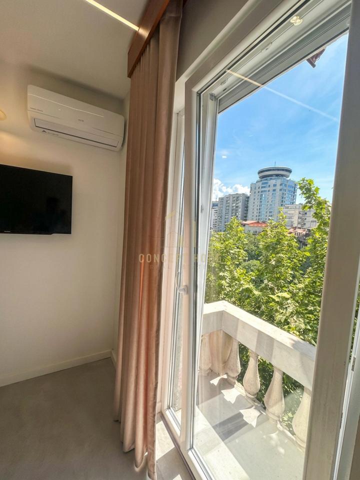 2 Studios for rent in the Center