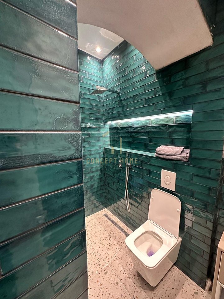 2 Studios for rent in the Center