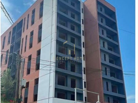 Shitet apartament 1+1+Post Parkimi tek Ish Fusha e Aviacionit