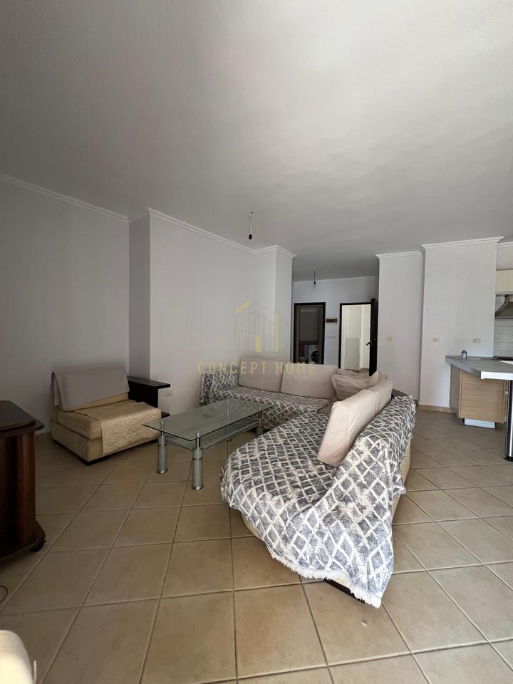 Vendesi appartamento 2+1+2+ veranda ad Astir