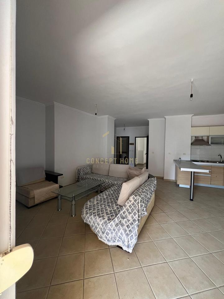 Vendesi appartamento 2+1+2+ veranda ad Astir