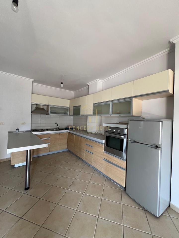 Vendesi appartamento 2+1+2+ veranda ad Astir