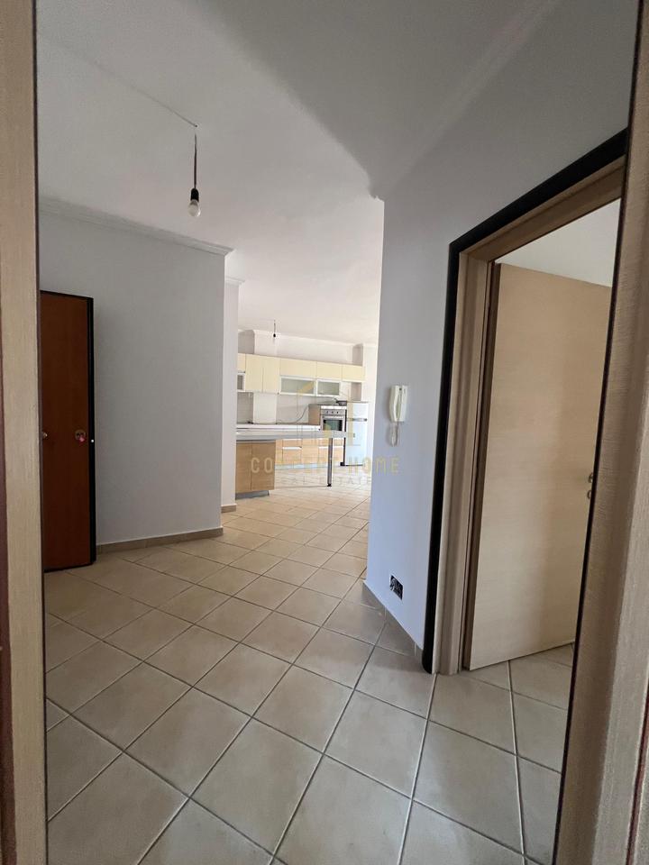 Vendesi appartamento 2+1+2+ veranda ad Astir
