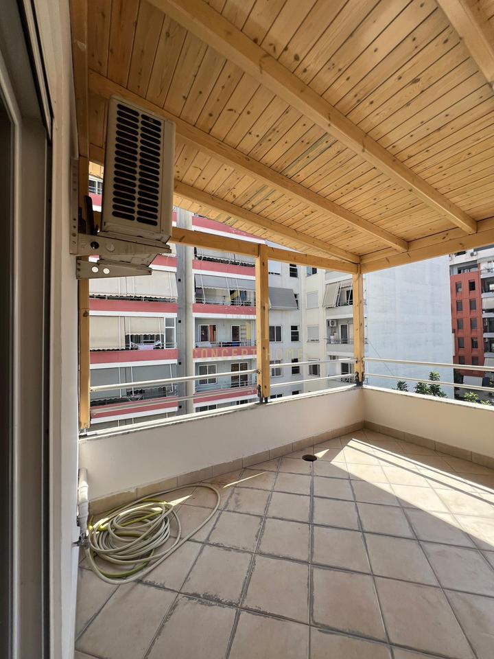 Vendesi appartamento 2+1+2+ veranda ad Astir