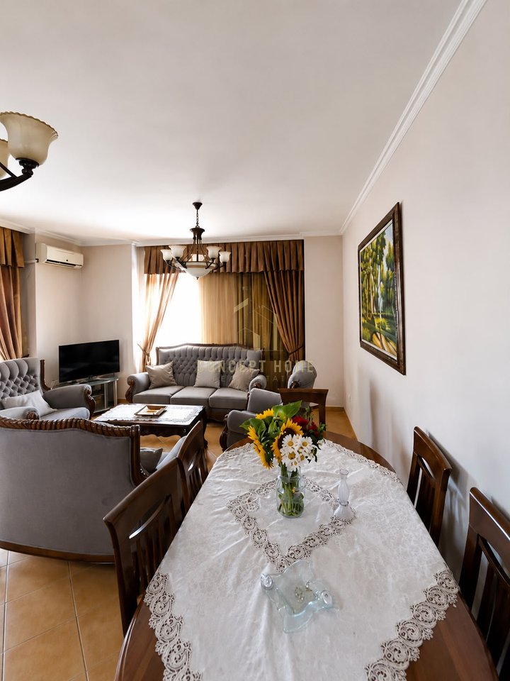 Jepet me qera apartament 2+1 prane Ish Ekspozites