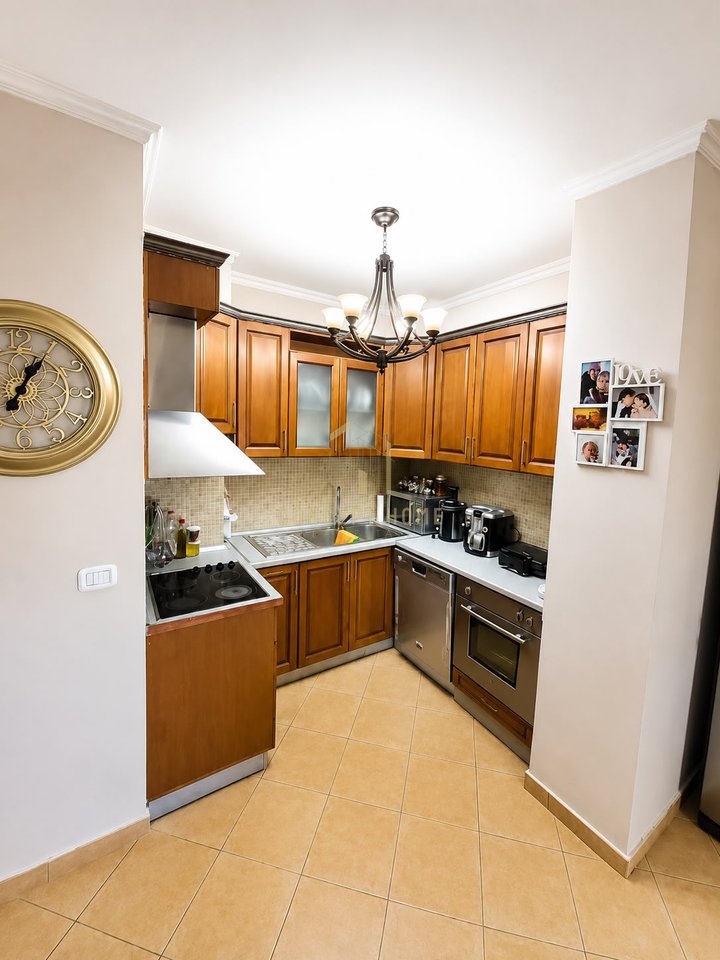 Jepet me qera apartament 2+1 prane Ish Ekspozites