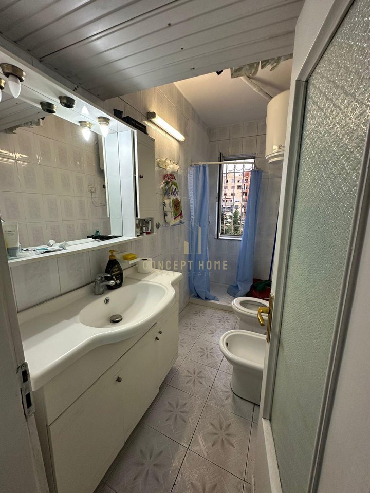 Jepet me qera Apartament 2+1 ne Qender