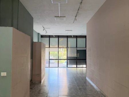 Dyqan Me Qira në Rruga 5 Maji, Tiranë - 800€ | 82 m²