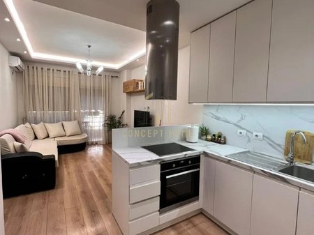 Shitet apartament 1+1 ne Astir
