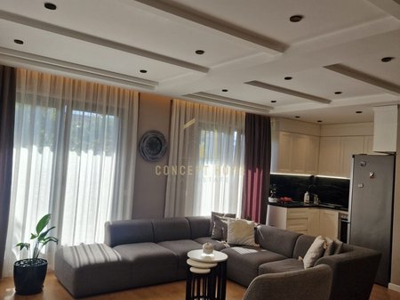 Apartament 3+1+2 me qera - Xhamllik
