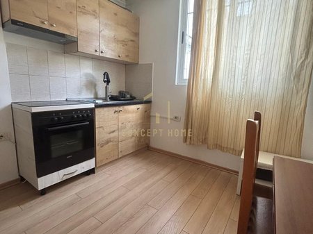 Jepet me qera Shtepi 1+1 tek Komuna e Parisit