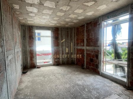 Shitet Apartament 2+1+2 ne Kamez