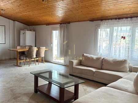 Jepet me qera Apartament 1+1 te Kodra Priftit/Cmimi: 35.000 leke / Muaj