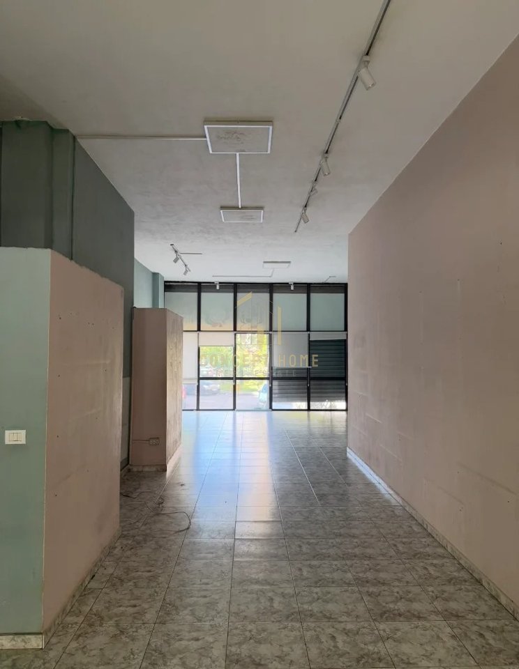 Dyqan Me Qira në Rruga 5 Maji, Tiranë - 800€ | 82 m²