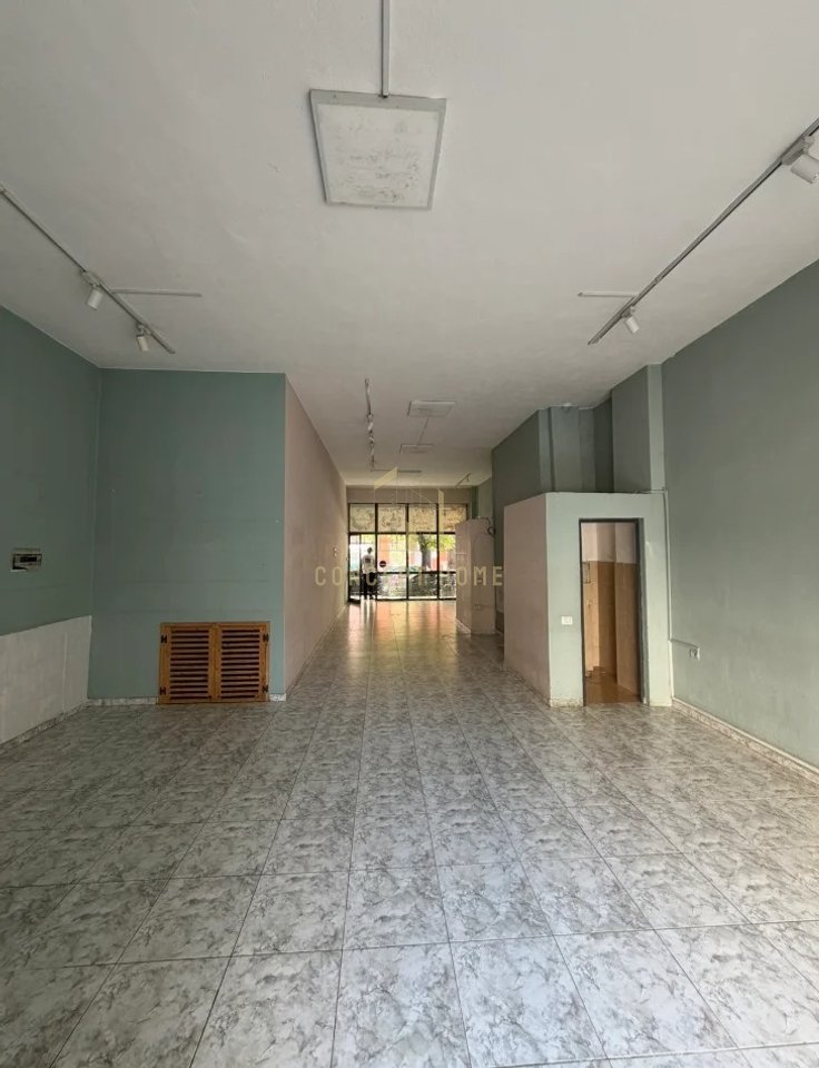 Dyqan Me Qira në Rruga 5 Maji, Tiranë - 800€ | 82 m²