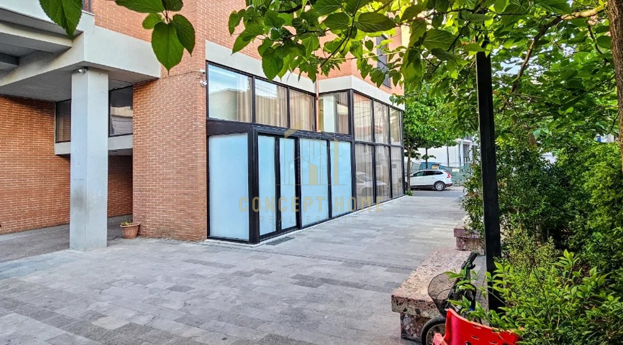 Dyqan Me Qira Tek Brryli, Tiranë - 600€ | 44 m²