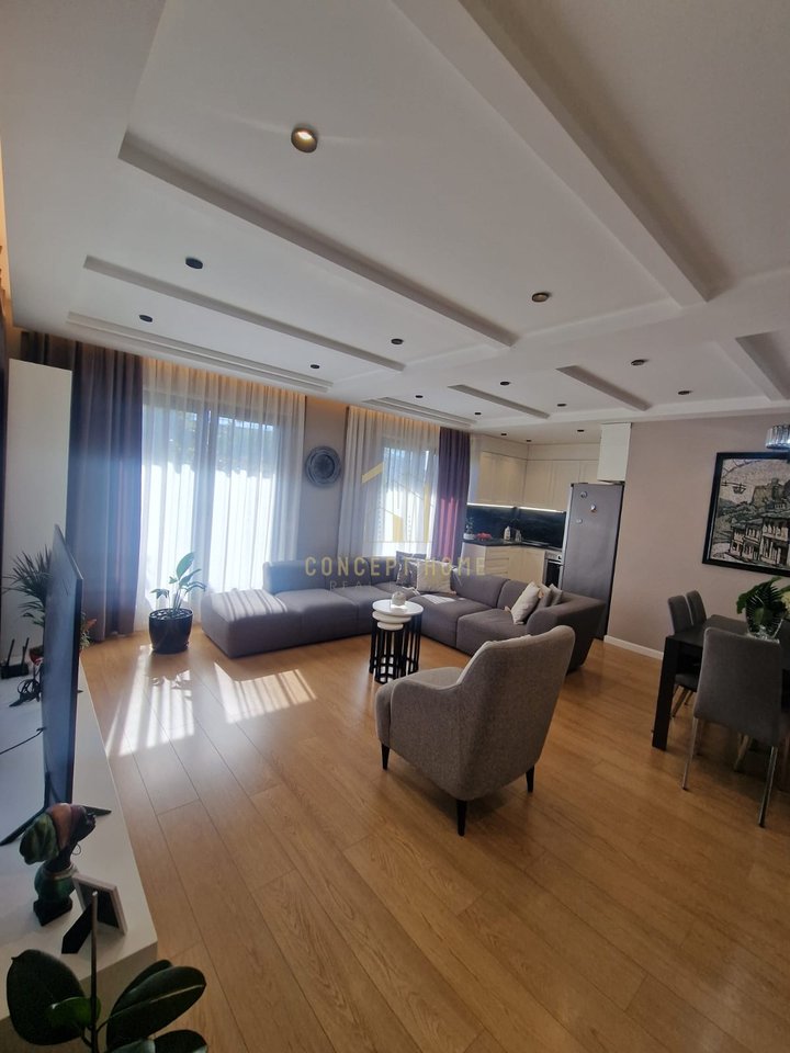 Apartament 3+1+2 me qera - Xhamllik