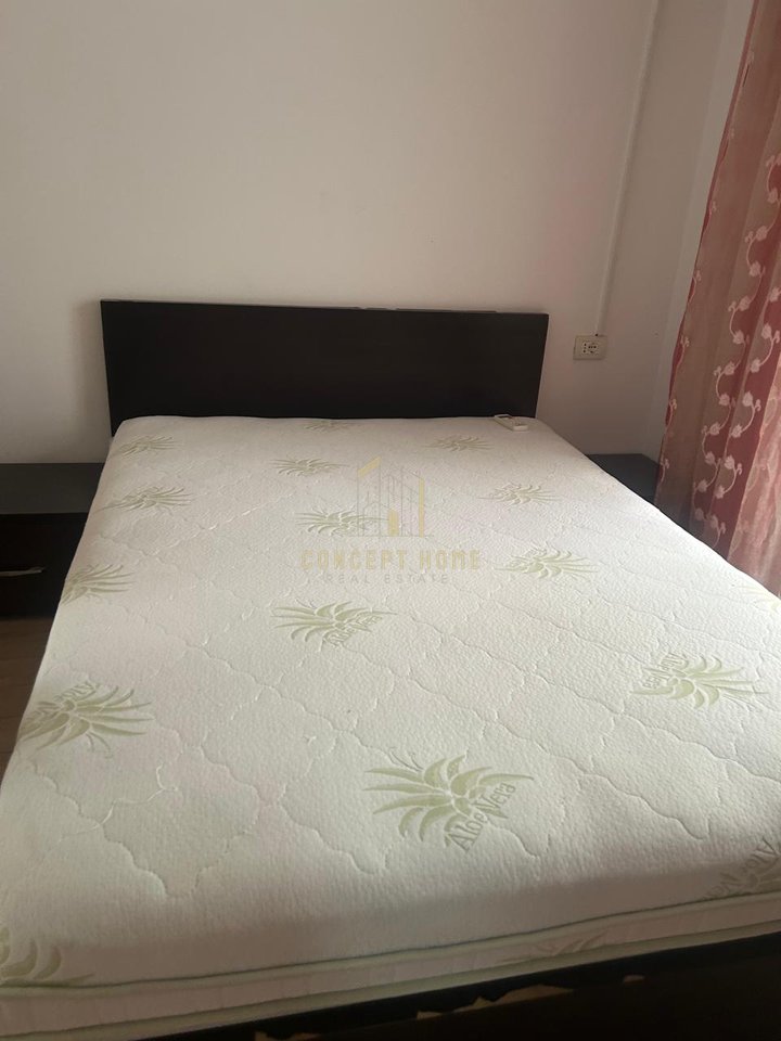 Jepet me qera Shtepi 1+1 tek Komuna e Parisit