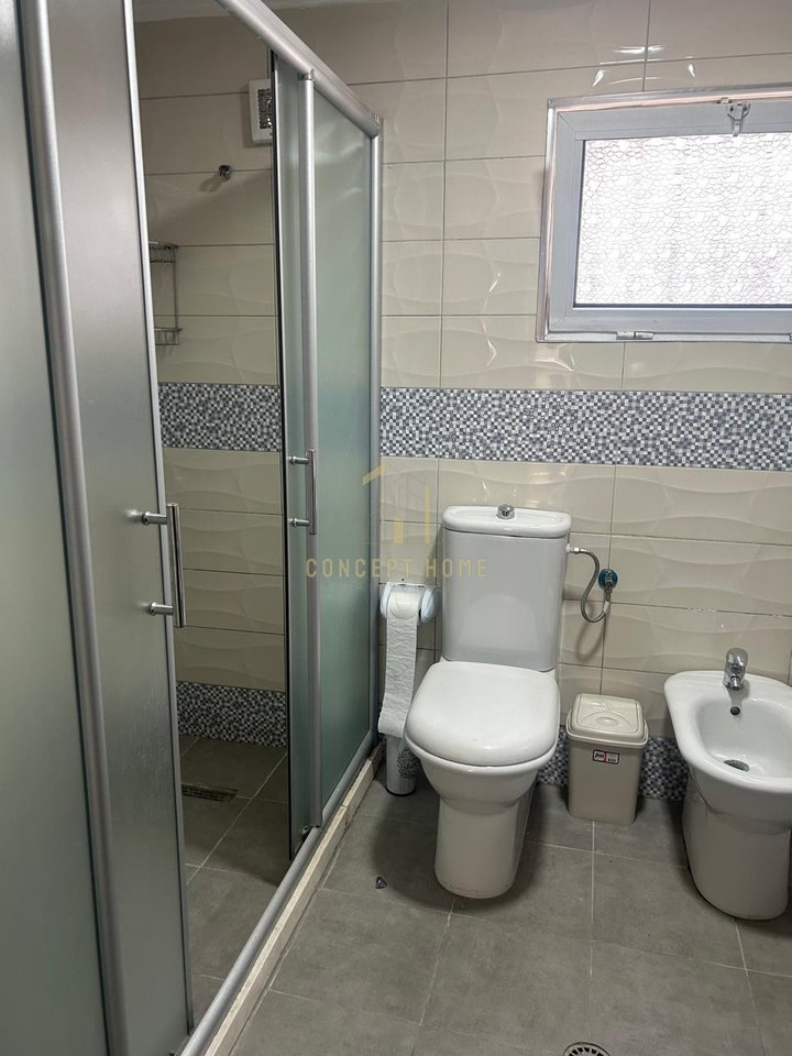 Jepet me qera Shtepi 1+1 tek Komuna e Parisit
