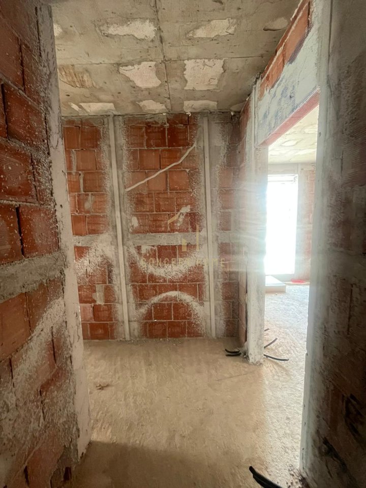 Shitet Apartament 2+1+2 ne Kamez