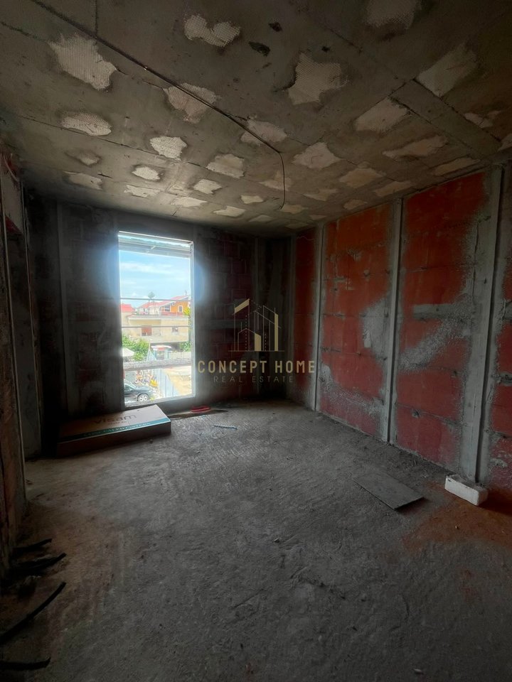 Shitet Apartament 2+1+2 ne Kamez