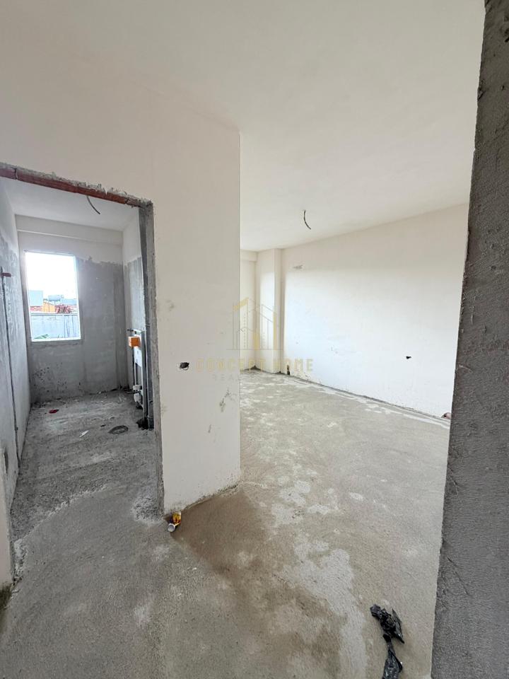 Shitet apartament 2+1 ne Kamez