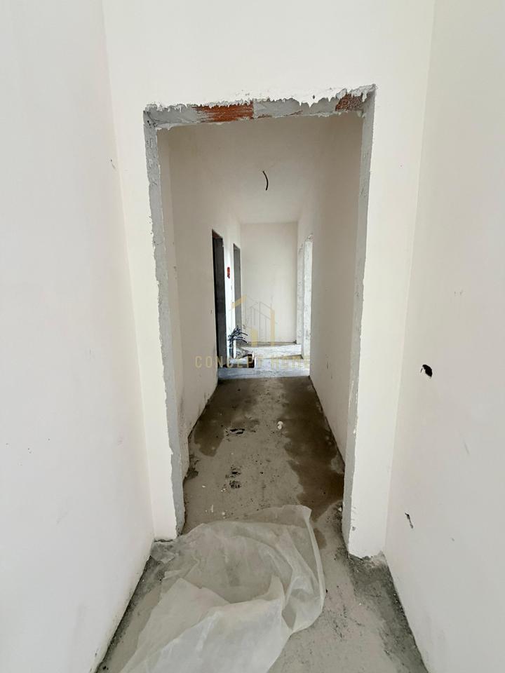 Shitet apartament 2+1 ne Kamez