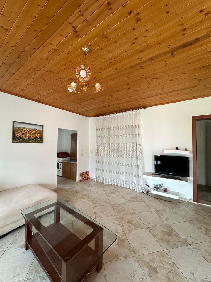 Jepet me qera Apartament 1+1 te Kodra Priftit/Cmimi: 35.000 leke / Muaj